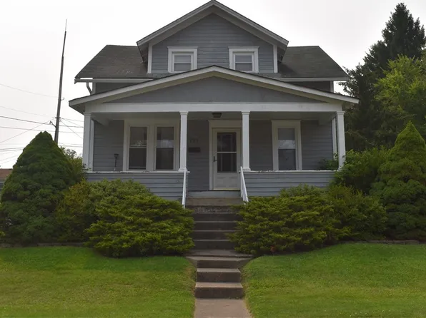 134 N Market St, Saint Clairsville, OH 43950