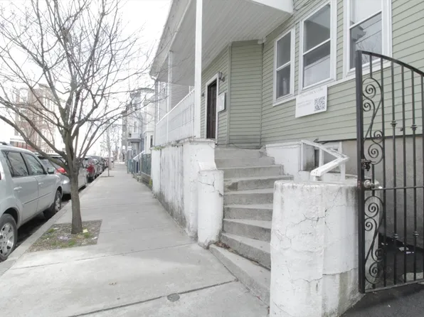 9-11 Maverick St, Chelsea, MA 02150