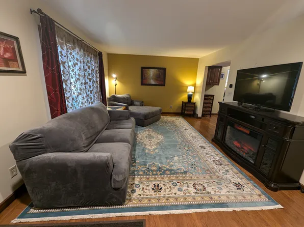 W52N183 Pierce Ave, Cedarburg, WI 53012