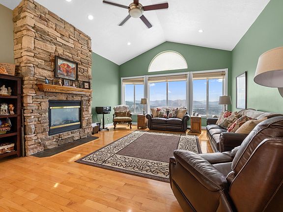 5th image of 708 N Eagleridge Dr