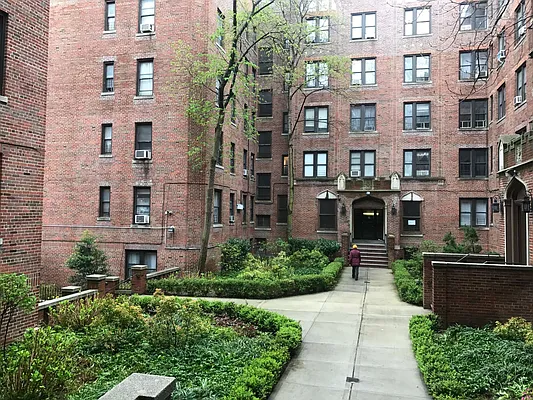 Rented by PMG Real Estate  | media 30