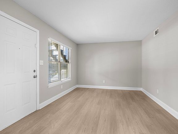 5th image of 3605 Walden Ln #2B-1Ba-900Sqft