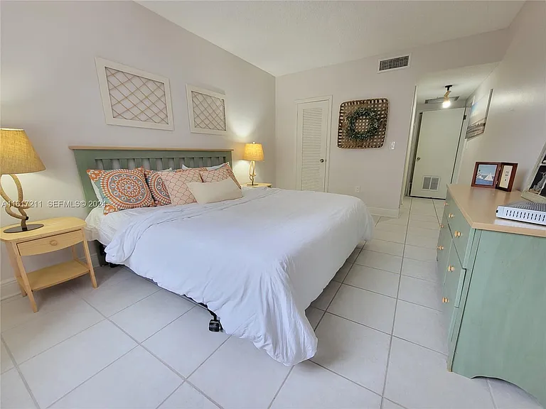 1980 S Ocean Dr #2C — Photo 16
