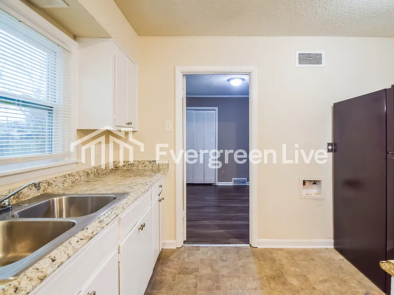 3669 Bishops Bridge Rd — Photo 6