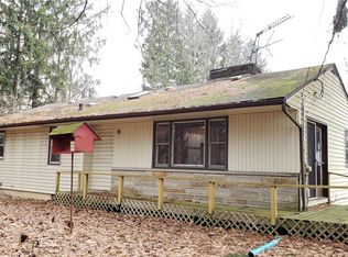 13805 Claridon Troy Rd, Burton, OH 44021