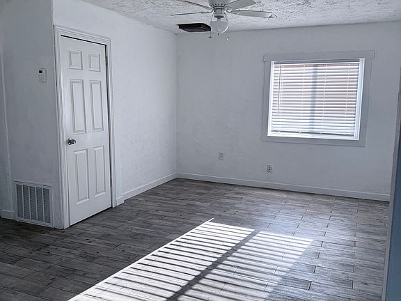 3rd image of 904 10th St