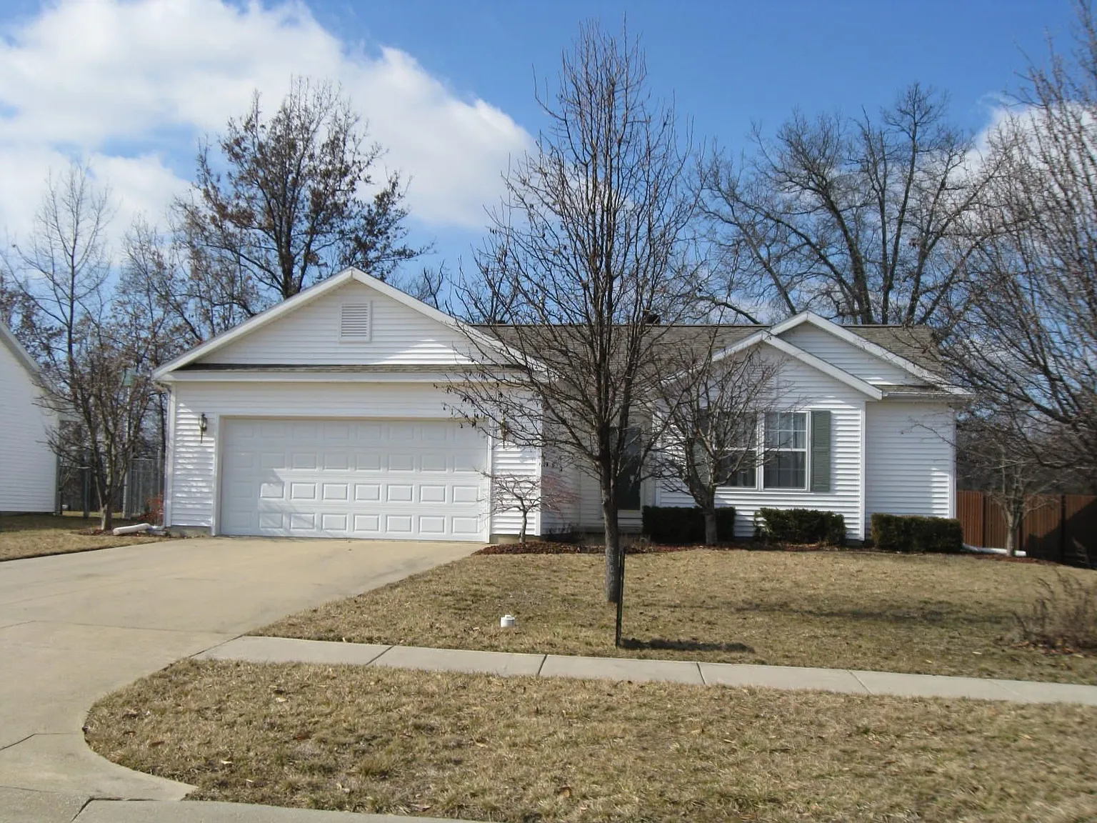 914 Lynwood Dr photo 1