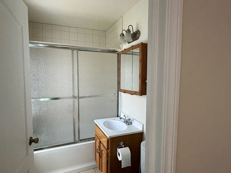 12540 Moorpark St — Photo 17