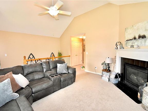4th image of 6204 N Coventry Ave