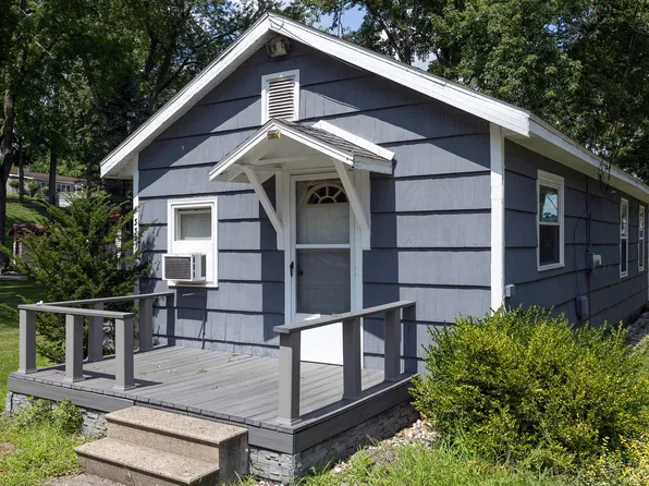 33418 Inn D Inn Dr, Dowagiac, MI 49047