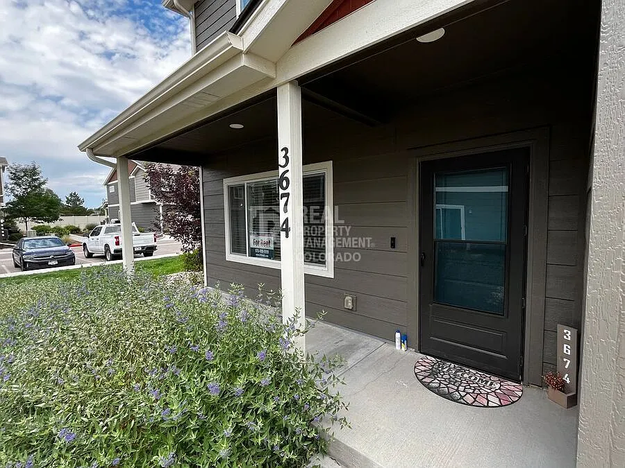 Welcome To Your New Home: Spacious 3-Bedroom End Unit Townhome in Wellington! — Photo 2