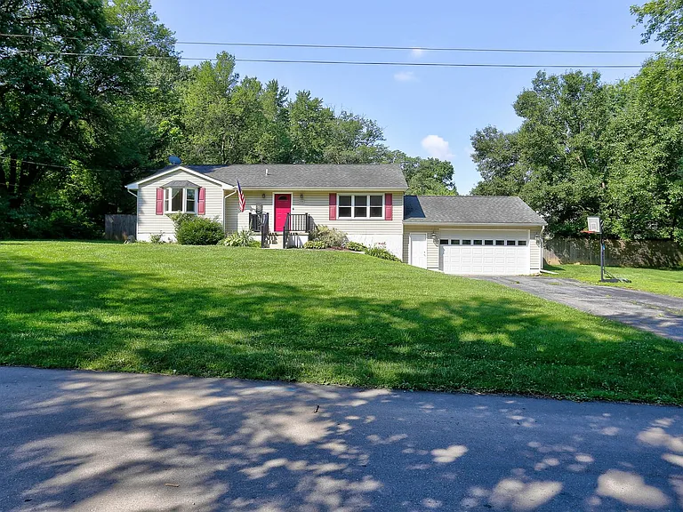1735 Maple Ave — Photo 31