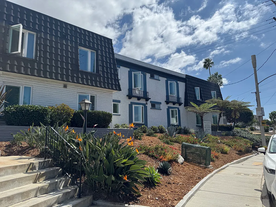 Monterey Villa Apartments