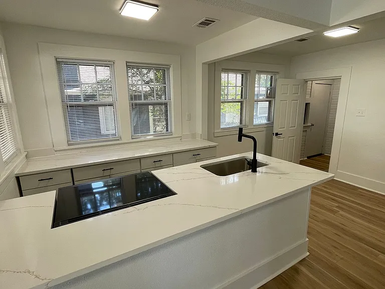 1720 N Grant St — Photo 2