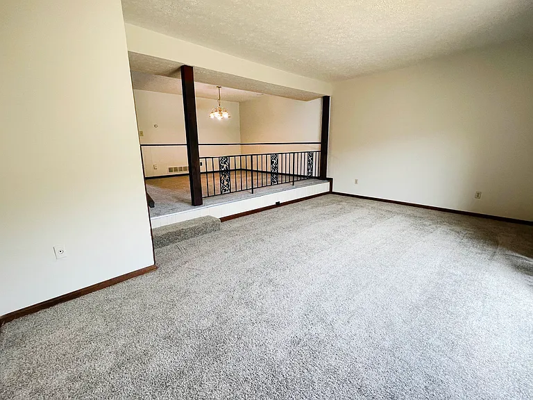 Crestbrook Apartments & Townhomes — Photo 46