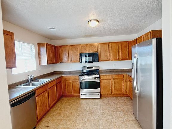 5th image of 811 Prairie Sage Ct SW