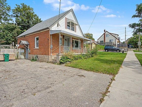 3rd image of 61 Hillview St