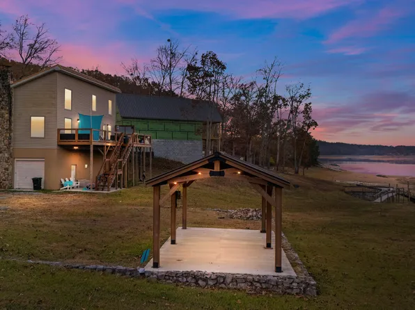 1448 Dover Ln, Dandridge, TN 37725