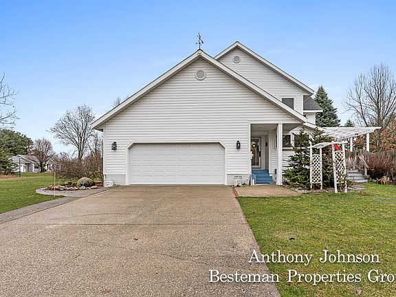 4th image of 2351 W East Hills Dr