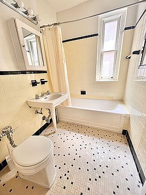 3rd image of 135 W 225th St APT 1K
