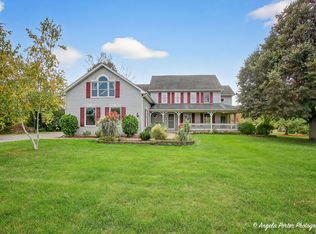 2215 Crystal Cir, Crystal Lake, IL 60012