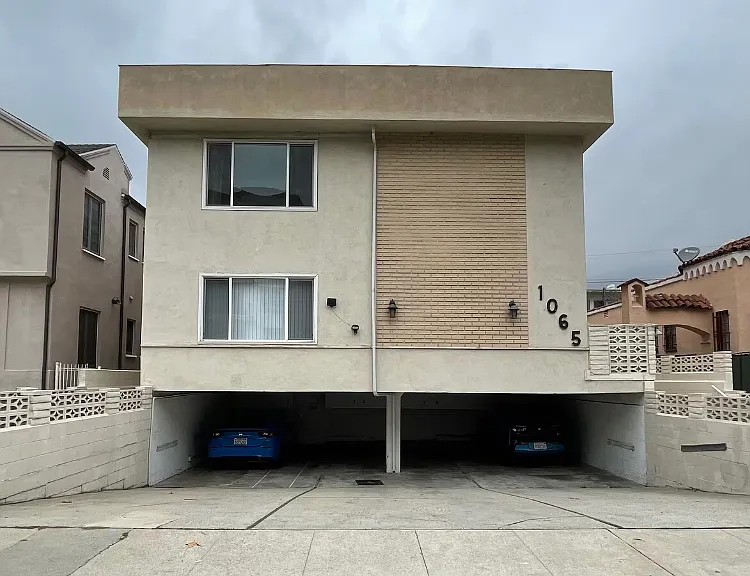1065 S Holt Ave #2 — Photo 23