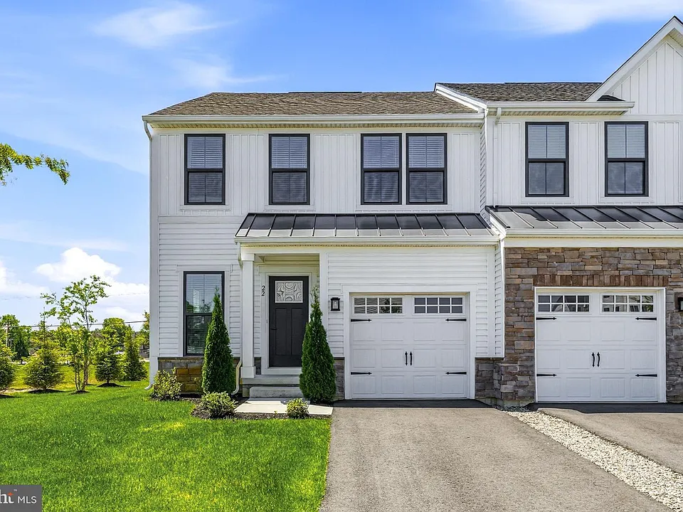 22 Cinnamon Ln