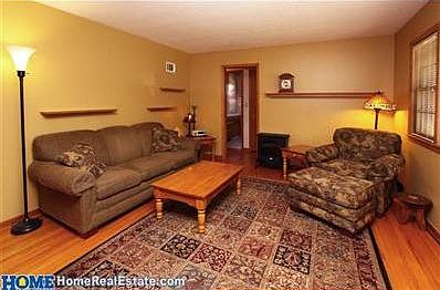 3rd image of 2515 S 39th St