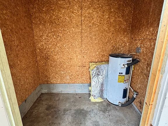 3rd image of 1400 Newton St