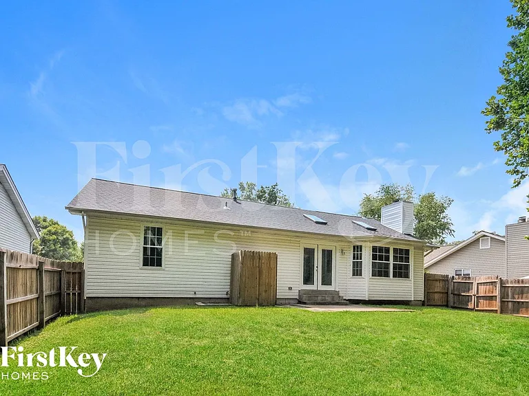 202 Barrington Dr — Photo 15