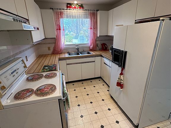 3rd image of 110 Railway Avenue