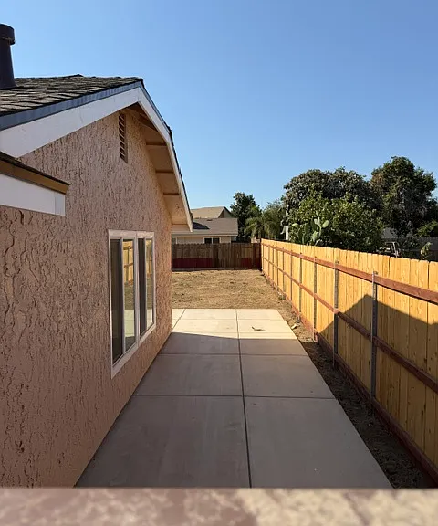 370 W Beechwood Dr — Photo 2