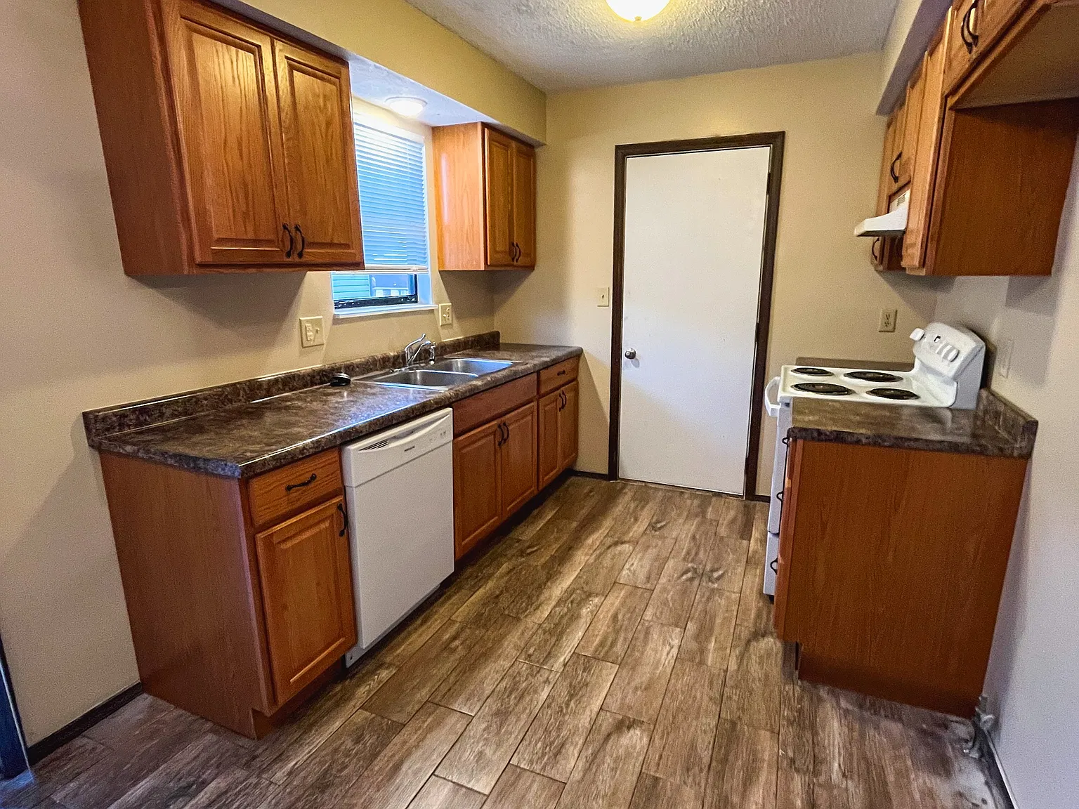 4335 South Glenn Avenue - A — Photo 4