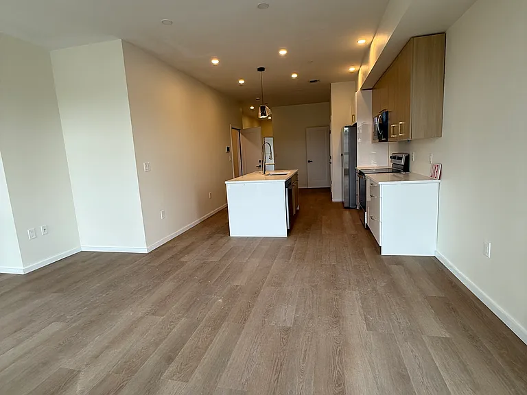 546 Saratoga St #2 — Photo 12