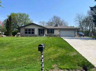 N54W15851 Larkspur Ln, Menomonee Falls, WI 53051