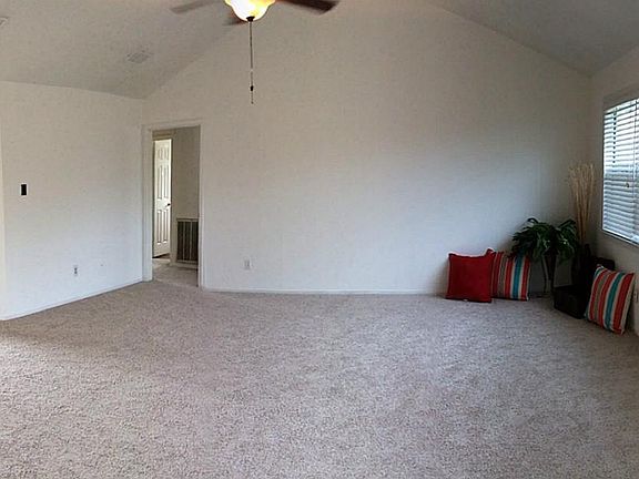 WOW light, bright with vaulted ceiling