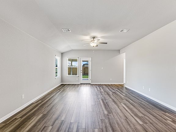 3rd image of 306 Bear Oak St