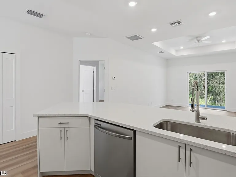 4710 27th St SW — Photo 11