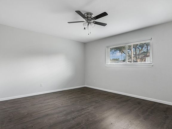 4th image of 3827 Capri Dr