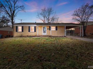 1890 Caposele Ln, Hazelwood, MO 63042