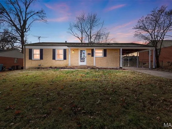 1890 Caposele Ln, Hazelwood, MO 63042