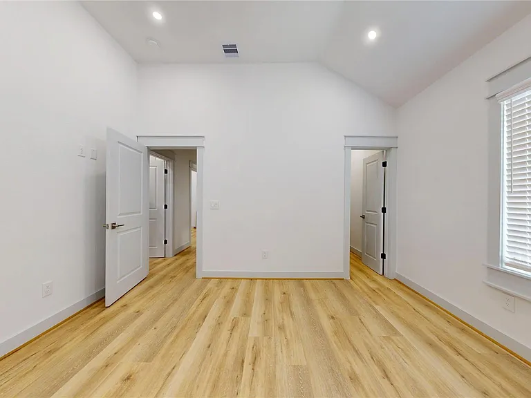 4305 Rogers St — Photo 33