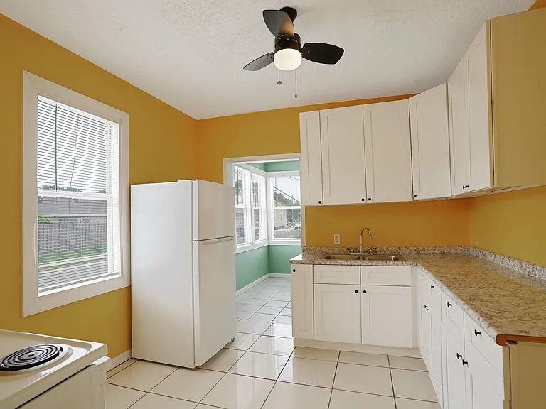 2500-02 Music St — Photo 11