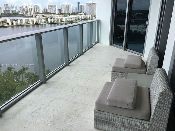 2nd image of 17301 Biscayne Blvd APT 1506