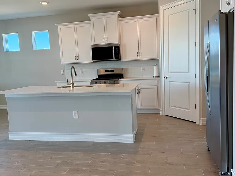 17827 Shade Tree Loop — Photo 4