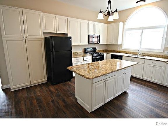 4th image of 2109 Sprucewood Dr