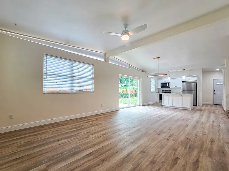 3702 NW 22nd Pl — Photo 7