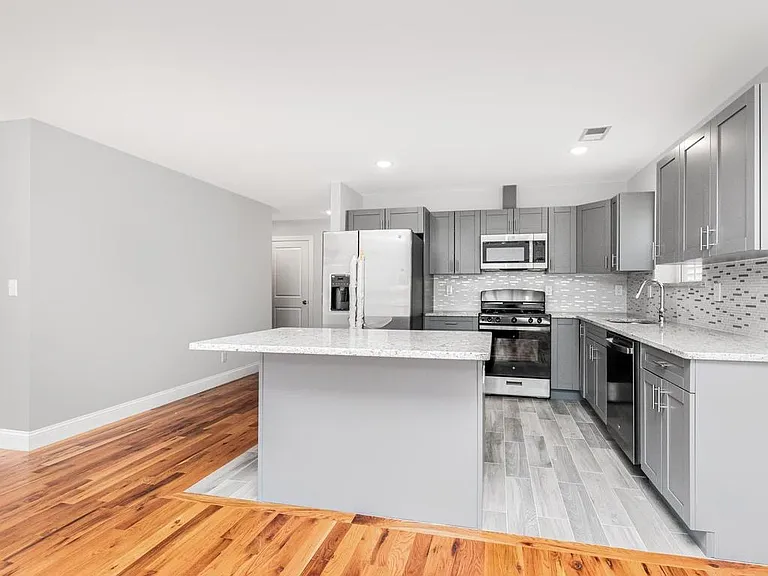 282 W Runyon St #2 — Photo 2