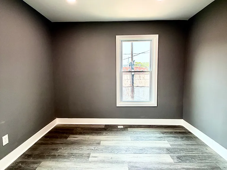 500 N Port St — Photo 12