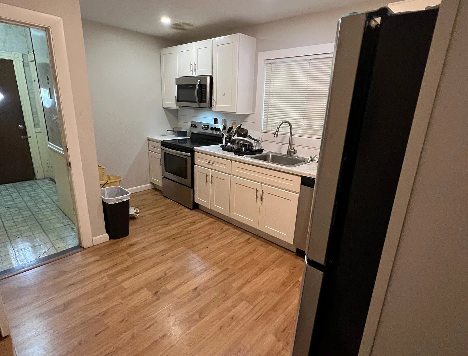3 bed, 1296 sqft, $3,350 — Photo 4